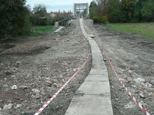 Kompletní odstranění původního inundačního mostu (foto Antonín Mokrý, 2014)