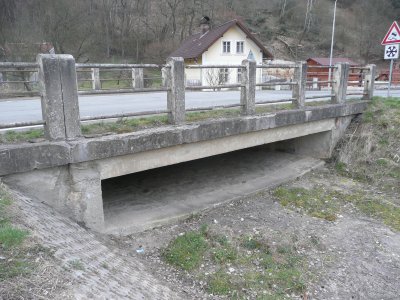 Železobetonový most přes potok Rokytka v Dolní Rokytě, foto Jan Juřena, 2016.
