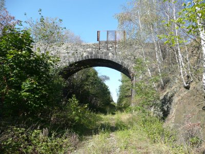 Kamenný most u Srbic na původní tase IV. koridoru z Prahy do Českých Budějovic, foto Jan Juřena, 2017.