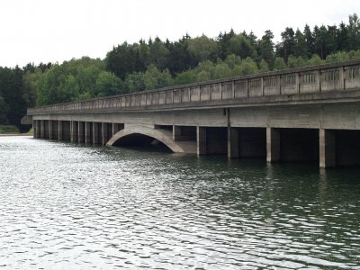 Borovsko, dálniční most přes údolí Sedlického potoka z let 1939 - 1952, foto Jan Juřena, 2008.