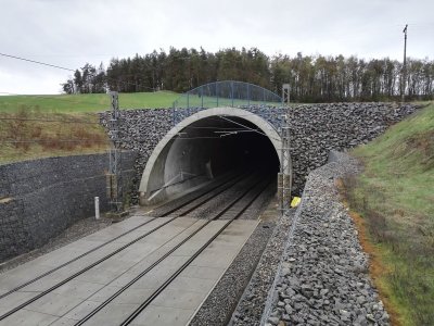 Pražský portál Zahradnického tunelu, foto Jan Juřena, 2017.