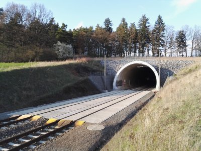 Českobudějovický portál tunelu Tomice I, foto Jan Juřena, 2017.